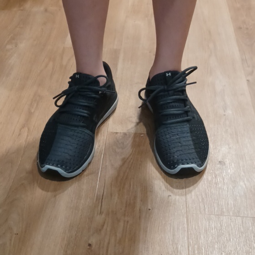 Women's Under armor sneakers